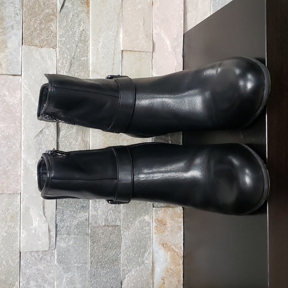 Clarks Study Grade Women's Bootie - Picture 4 of 8